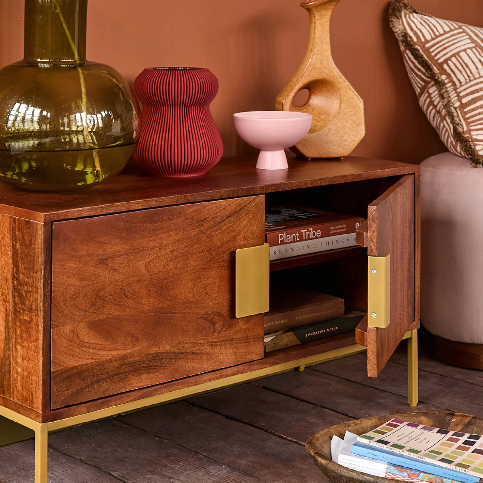 Banner Small TV Unit - Image 3