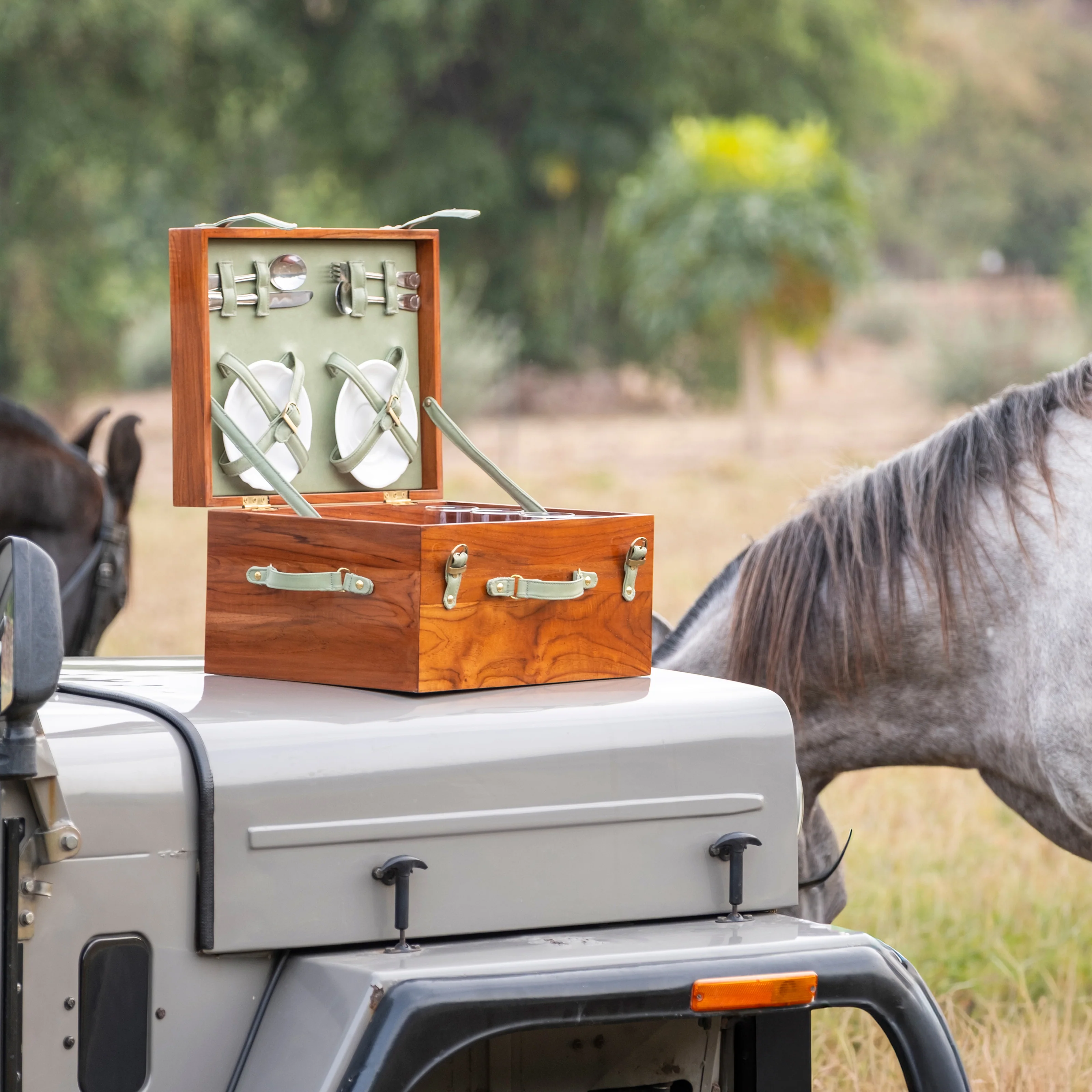 Chevalier Picnic Box - Image 4